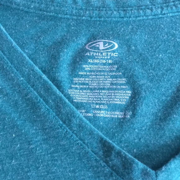 Athletic v-neck T-shirt. Cotton / polyester blend - Picture 2 of 2